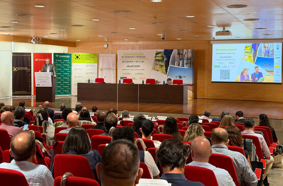 Técnicos de Cooperativas Extremadura participan en un encuentro para afrontar los retos del sector