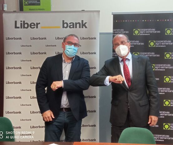 Cooperativas Extremadura y Liberbank colaboran para mejorar las condiciones financieras de agricultores y ganaderos extremeños