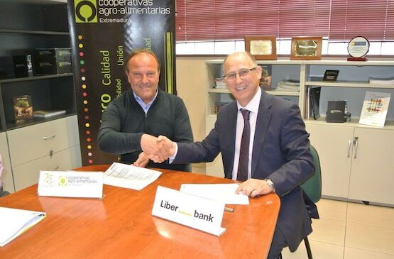 Cooperativas Agro-alimentarias Extremadura y Liberbank suscriben un convenio para apoyar al sector cooperativo