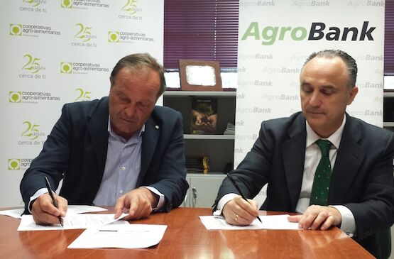 CaixaBank y Cooperativas Agro-alimentarias Extremadura firman un acuerdo para facilitar la financiación del sector