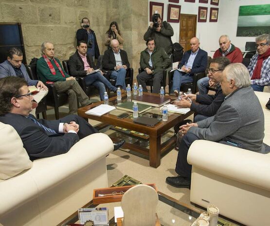 Cooperativas traslada al presidente de la Junta la situación del sector tabaquero
