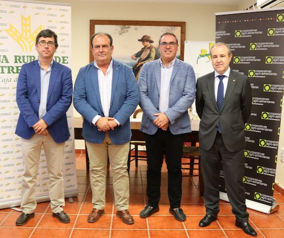 Cooperativas Extremadura y Caja Rural de Extremadura firman un convenio