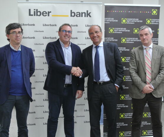 Liberbank y Cooperativas Extremadura renuevan su acuerdo de colaboración