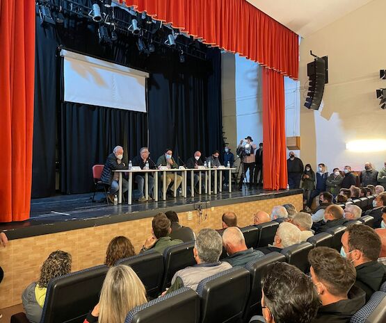Los tabaqueros extremeños paralizarán la entrega de su producción como protesta por los bajos precios