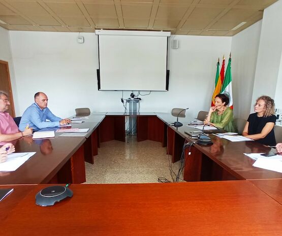 Cooperativas Extremadura y UEx avanzan en su propuesta para contar con profesionales especializados en apicultura